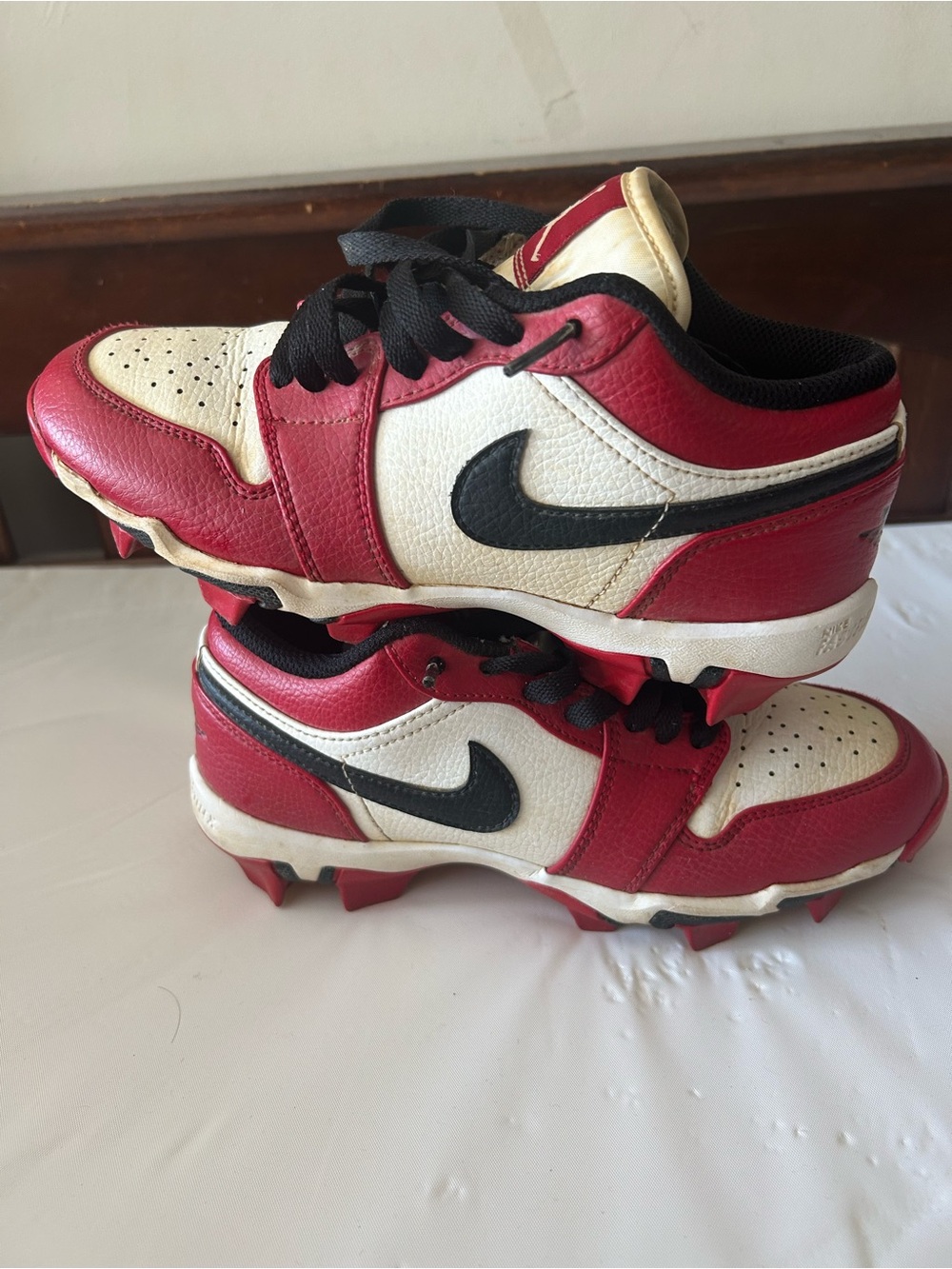 Jordan 1  Kids Red, White & Black Cleats